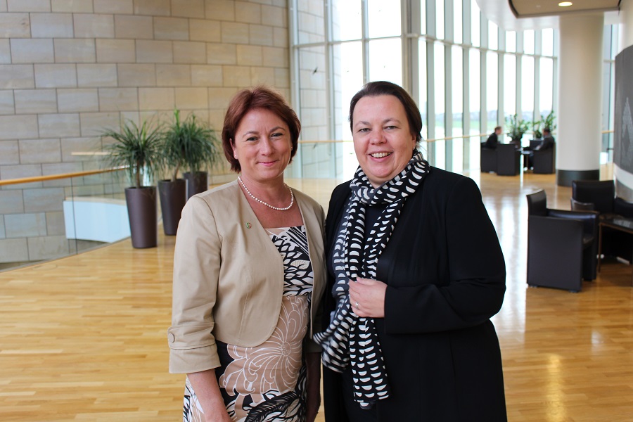 Bianca Winkelmann und Umweltministerin Ursula Heinen-Esser (Archivbild)